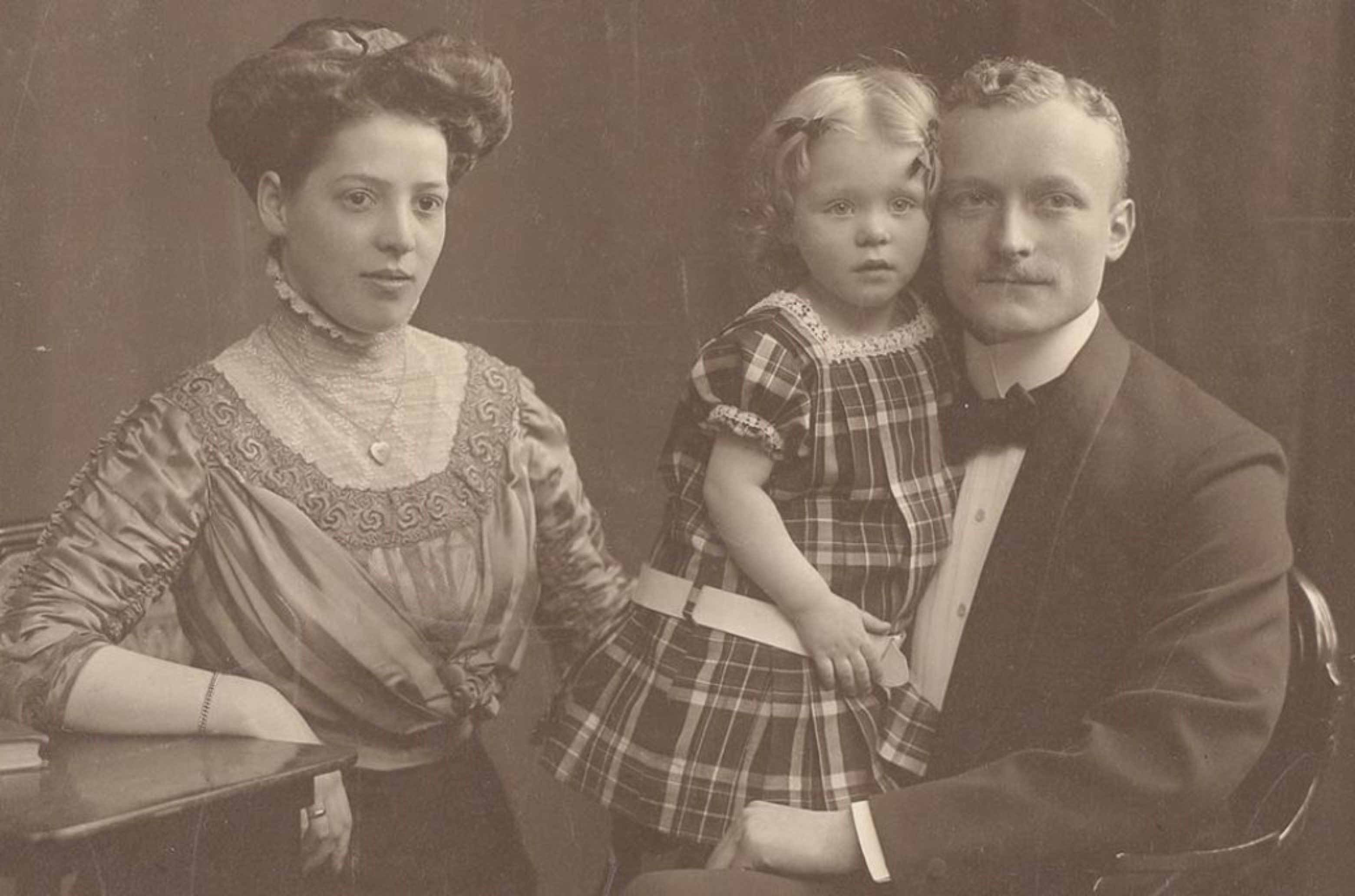 Tony, Hildegard and August Schlicht, ca. 1912