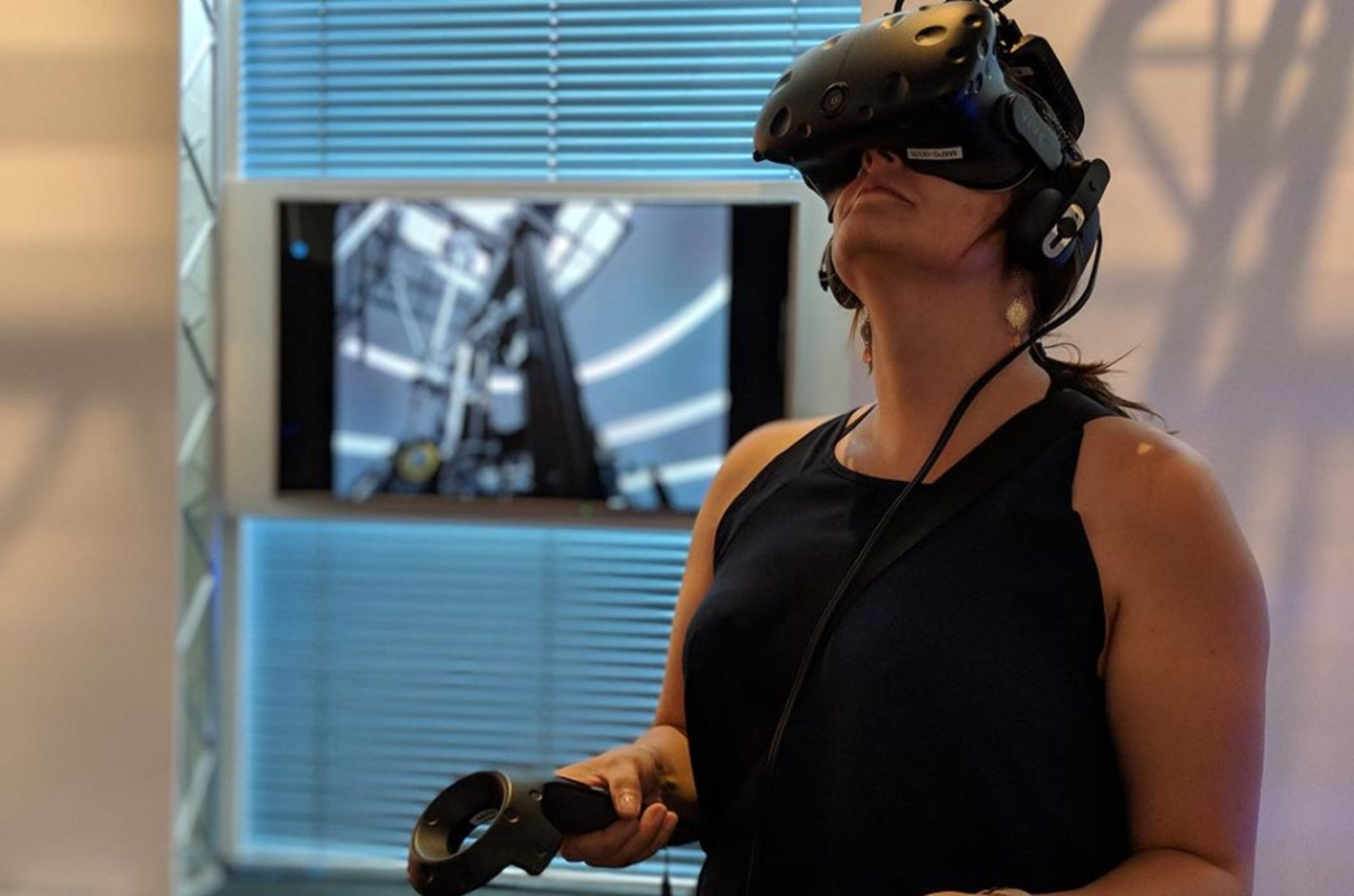 The VR areas invite to interact with virtual museum objects.