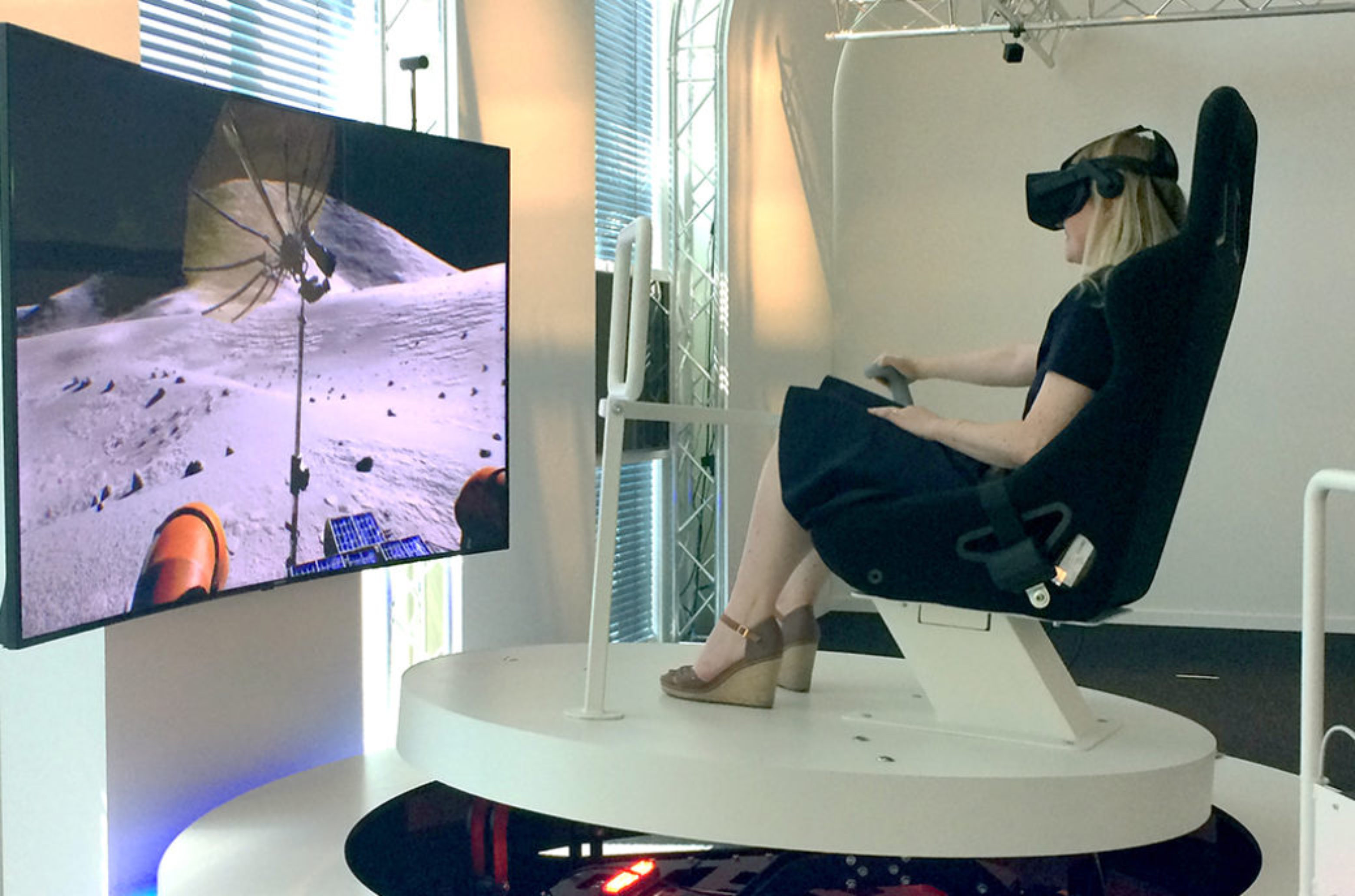 Using the LRV (Lunar Roving Vehicle) simulator with the Oculus Rift