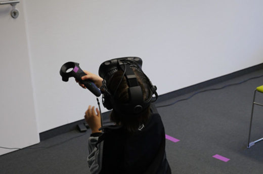 Dabei wurde auf Fragen zur Ergonomie, Steuerung, Selbstwahrnehmung der Kinder im virtuellen Raum sowie zum Umgang mit immersiven Storytelling prototypisch eingegangen. © Staatliche Museen zu Berlin / Silvia Faulstich
