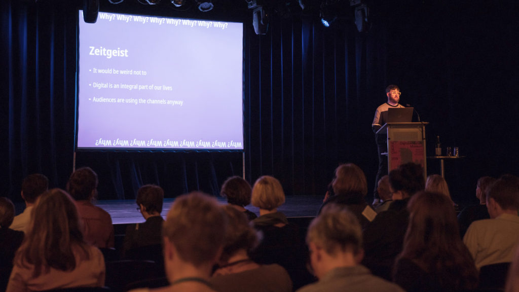 Russell Dornan (V&a Dundee), „Breaking through exhibition walls: how digital formats bring stories to life beyond the museum“, Video: Stiftung Preußischer Kulturbesitz, CC BY 4.0 / Foto: Anke U. Neumeister, CC BY 4.0