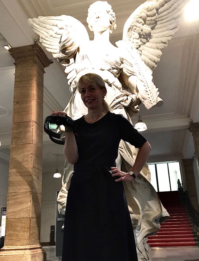 Elisabeth Breitkopf-Bruckschen mit der HoloLens