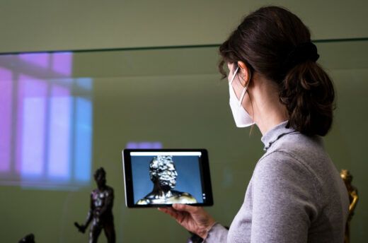 Erforschen, vertiefen, begleiten! Die im Rahmen von museum4punkt0 neu konzipierten Online Sammlungen der Staatlichen Museen zu Berlin bieten mit den neuen Vermittlungs-Modulen „Themen“ und „Touren“ eine zeitgemäße digitale Begleitung zum Erkunden und Entdecken der Sammlungen vor Ort, unterwegs oder zu Hause.