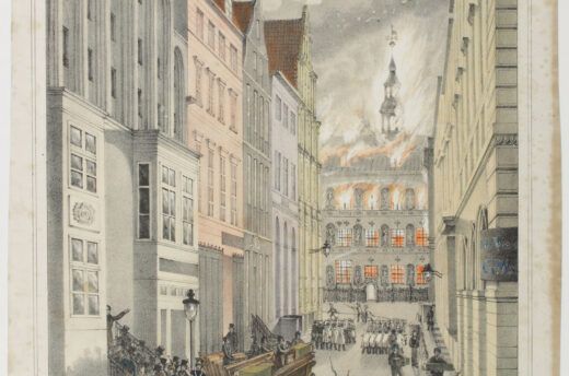 Das alte Hamburger Rathaus steht heute nicht mehr. Es wurde während des Großen Hamburger Brands von 1842 zerstört. Portale und Skulpturen konnten gerettet werden.