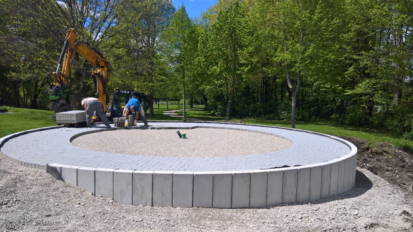 Arbeiten am Fundament des zukünftigen Kuppelbaus, Außlage der Bodenziegel