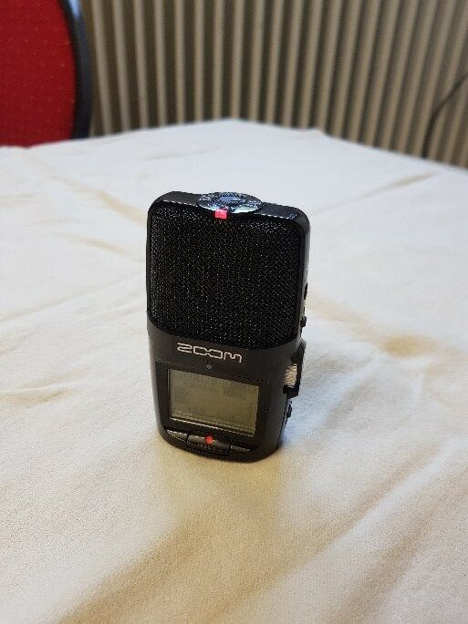 H2n Mikrofon zur Aufnahme von Audio mit bis zu vier Kanälen