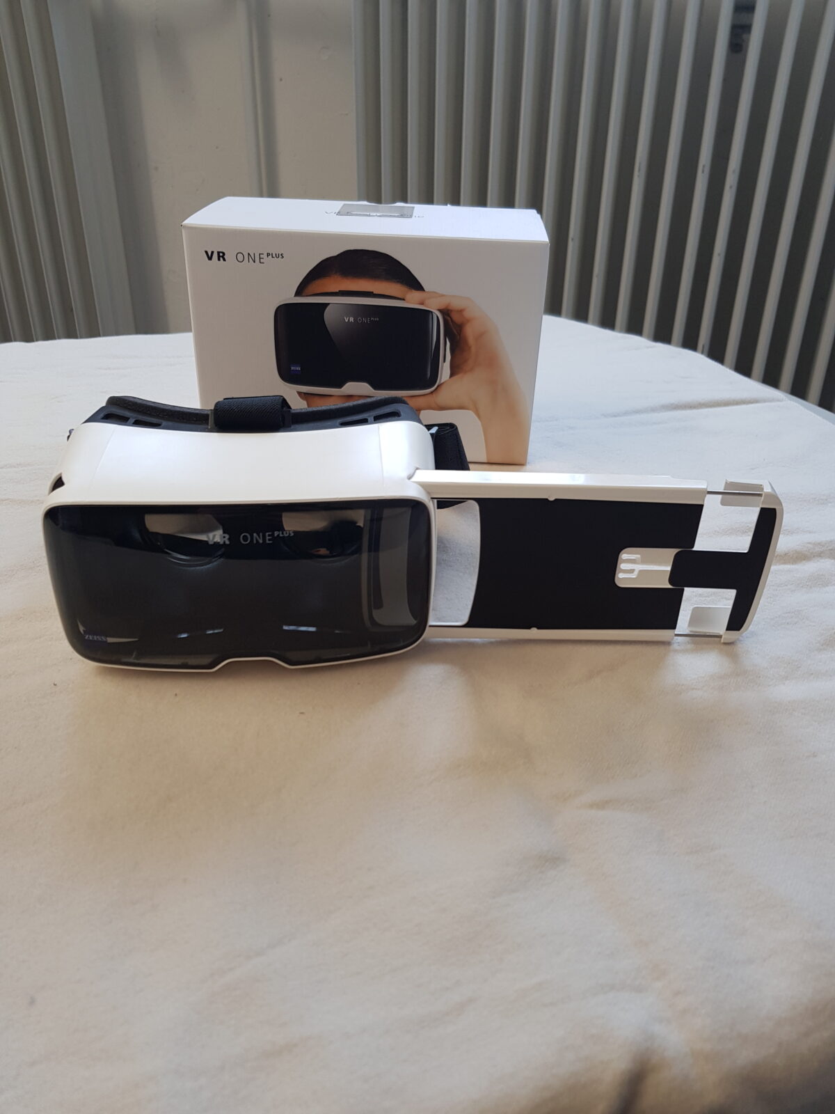 Zeiss VR One VR-Brille mit Einschub für Smartphone