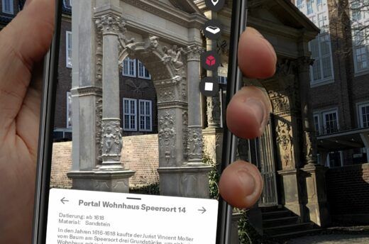 Das Foto zeigt einen Screenshot der App des Museums für Hamburgische Geschichte. Eine Portal ist am Gebäude des Museums zu sehen.
