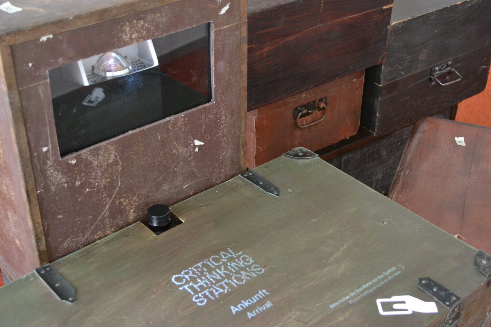 An einer CTS-Station, die in einen Koffer intergriert ist, sollen die CTS-Fragen per Beamer-Projektion gezeigt werden.