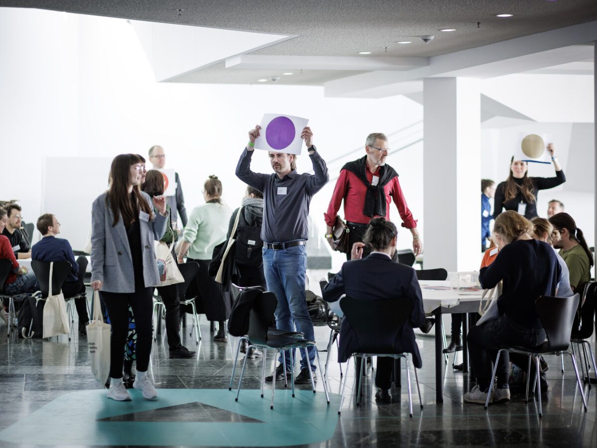 World-Café als Auftakt großer Tagungen